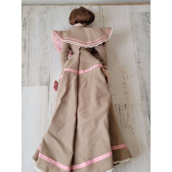 Franklin heirloom day at the race Gabriella porcelain doll collectible - Picture 12 of 16